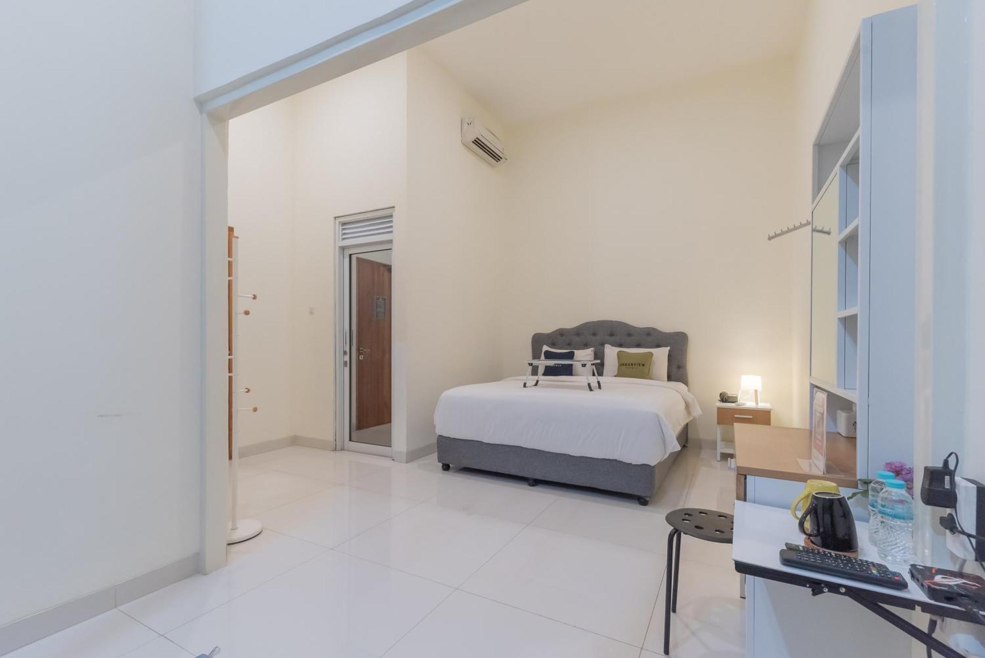 Urbanview Darmo Residence Bandung Extérieur photo