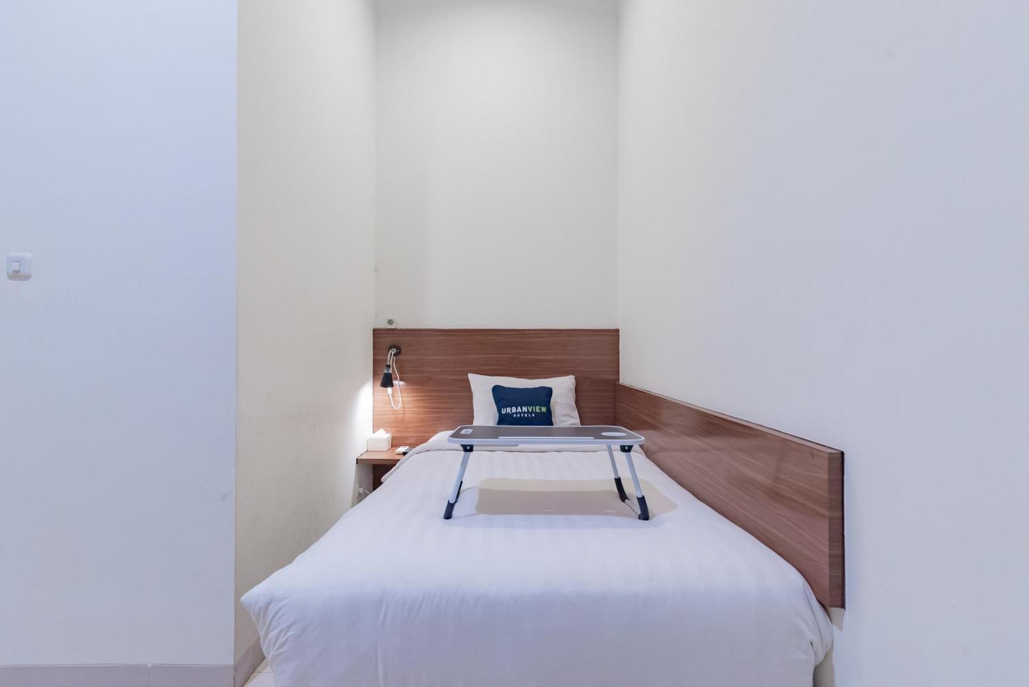 Urbanview Darmo Residence Bandung Extérieur photo