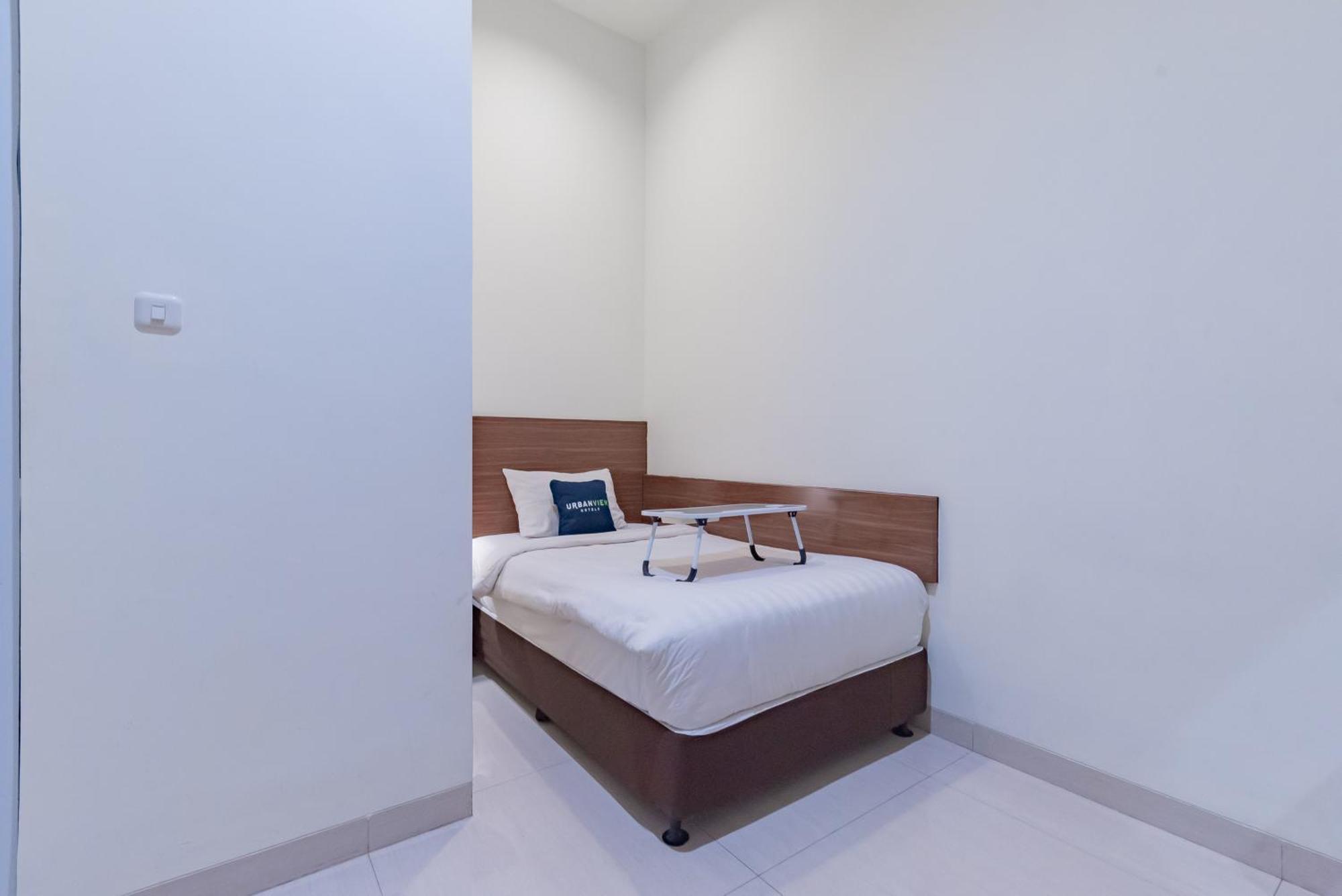 Urbanview Darmo Residence Bandung Extérieur photo