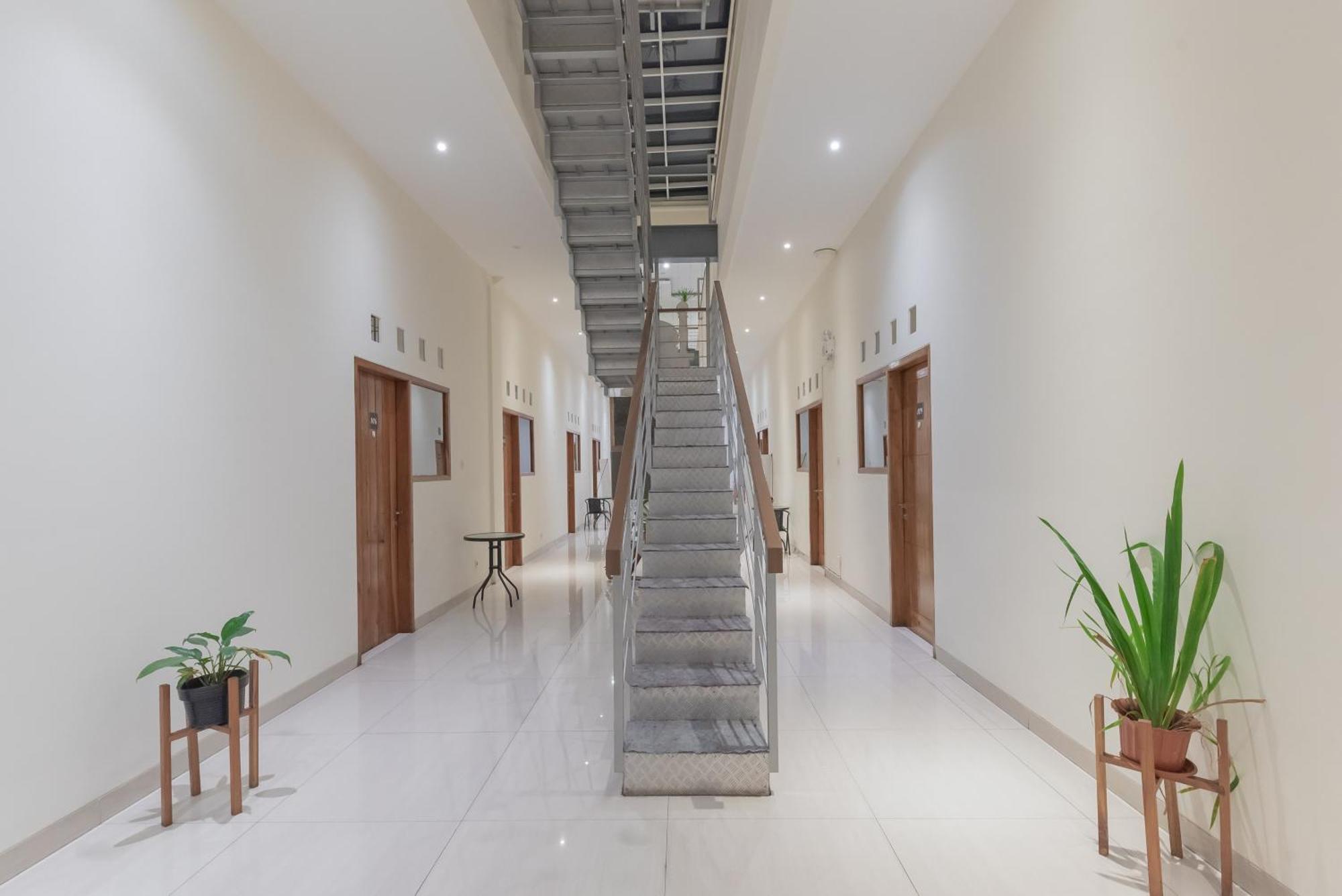 Urbanview Darmo Residence Bandung Extérieur photo