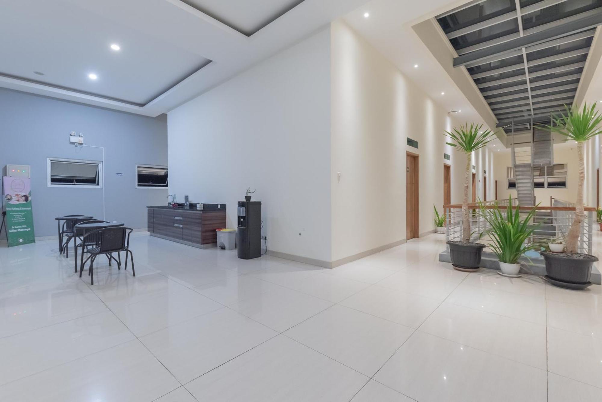 Urbanview Darmo Residence Bandung Extérieur photo
