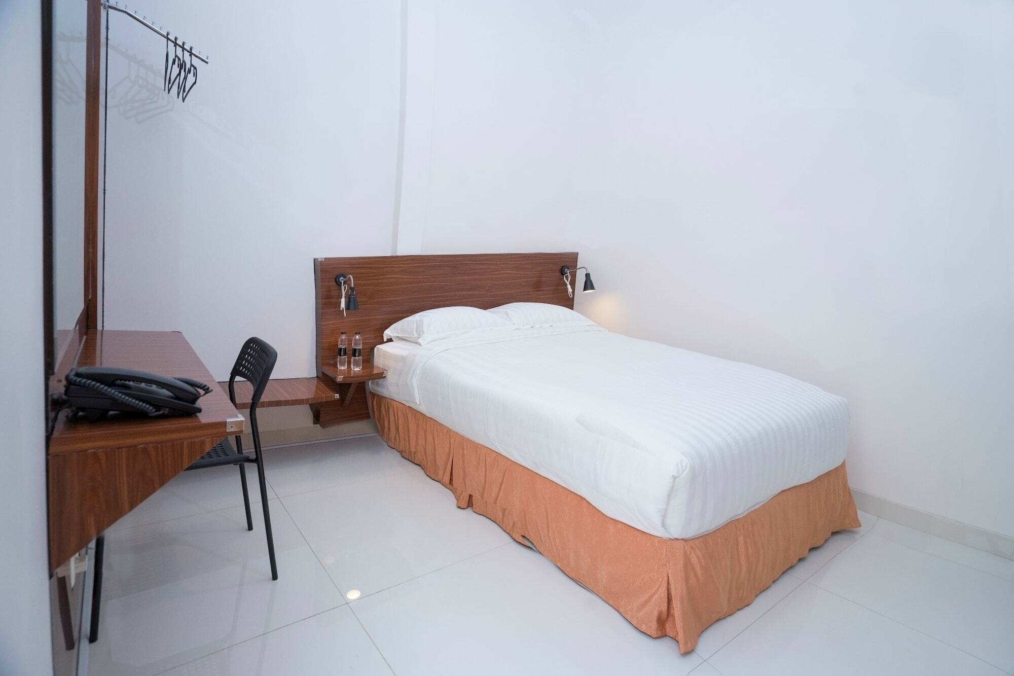 Urbanview Darmo Residence Bandung Extérieur photo